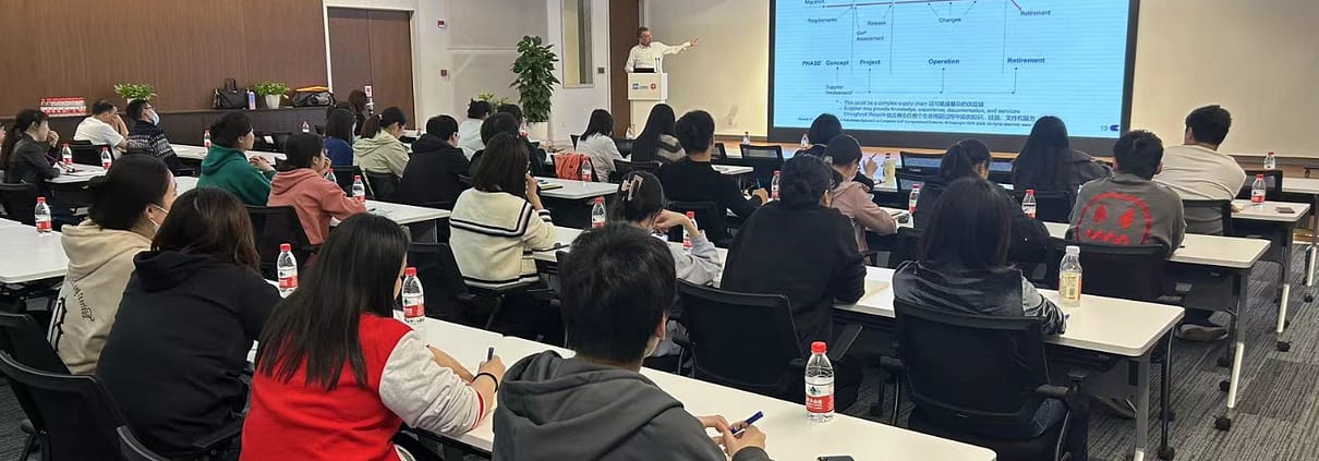 Titelbild zum Beitrag: QFINITY Mitarbeiter gaben Schulungen in China