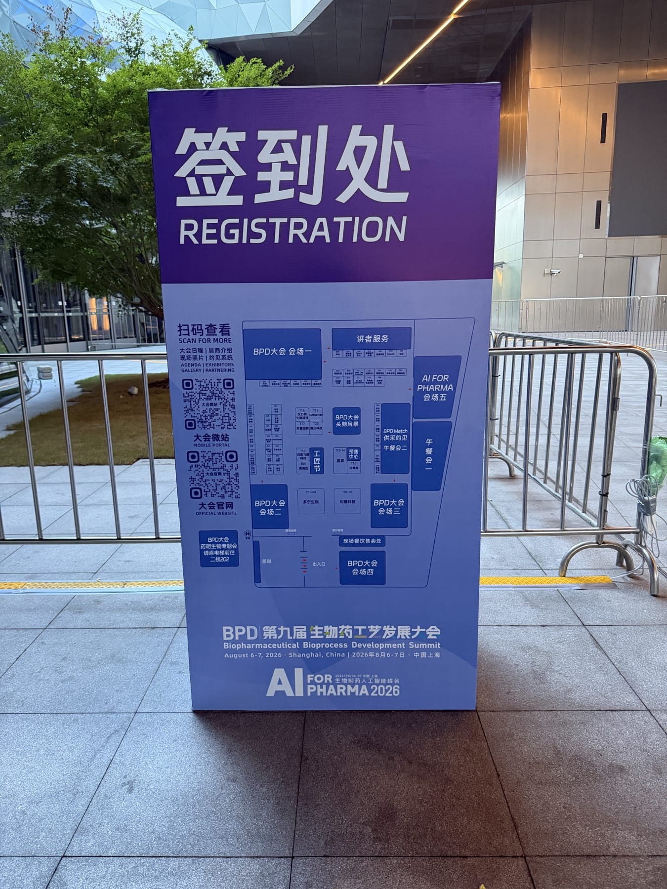 Registration-Aufsteller des Summits mit Lageplan